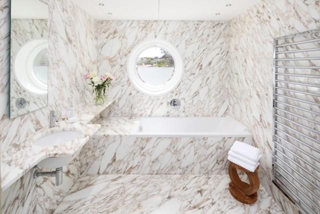 Boat Luxe Villa *
